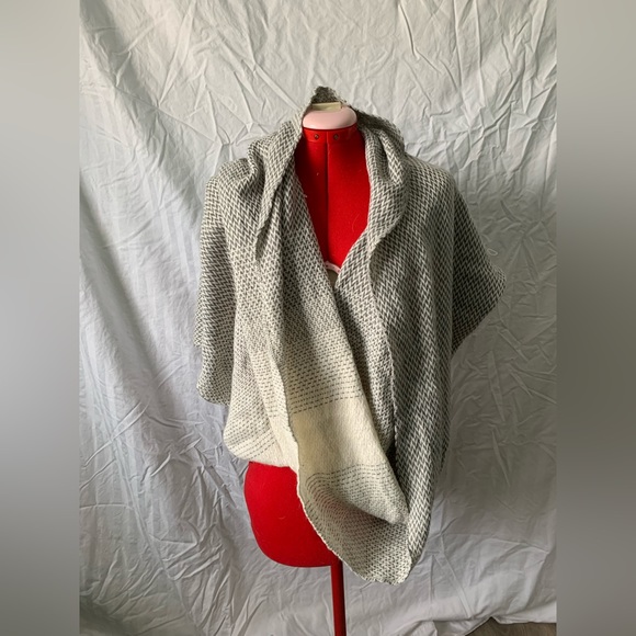 Ombré Infinity Scarf - Picture 5 of 5